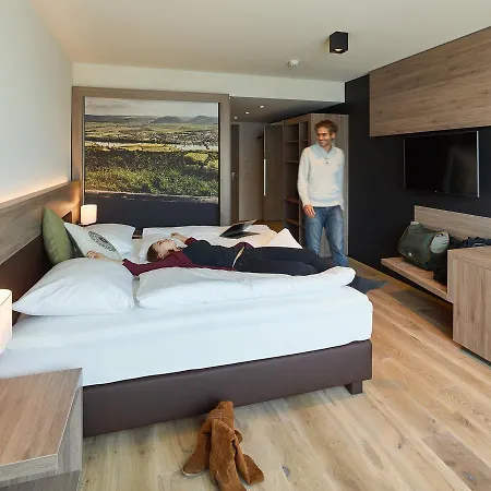 לינה וארוחת בוקר Weinlodge Siedler 3*