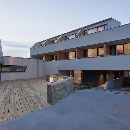 לינה וארוחת בוקר Weinlodge Siedler 3*