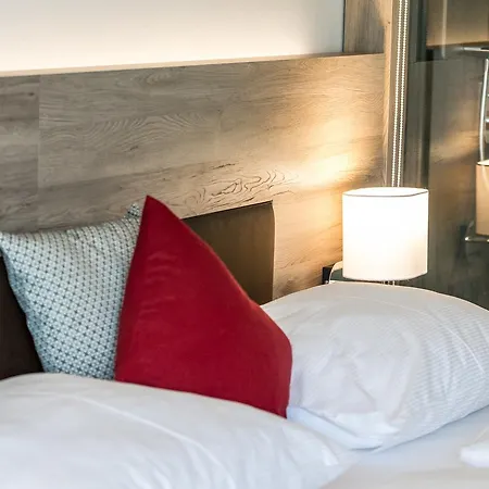 לינה וארוחת בוקר Weinlodge Siedler 3*