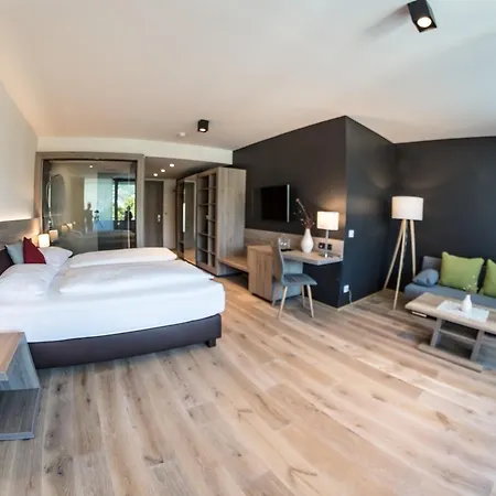 לינה וארוחת בוקר Weinlodge Siedler 3*